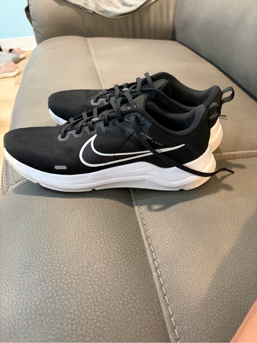 Nike Black And White Sneakers - Picture 3 of 4